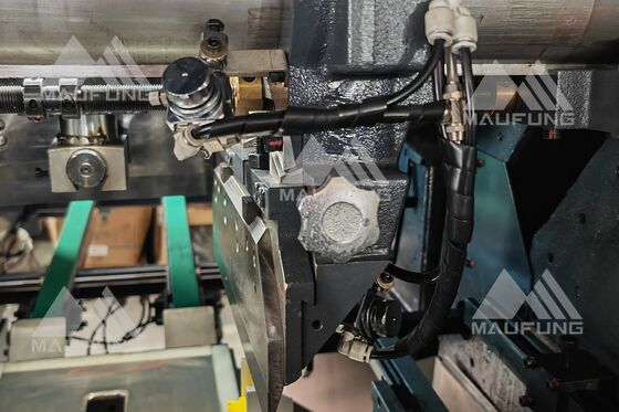 Máquina automática de recortado de tres cuchillos Janpanese Keyance Sistema de control PLC Sistema ISM de acoplamiento escalable
