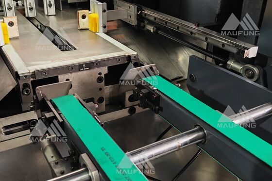 Máquina automática de recortado de tres cuchillos Janpanese Keyance Sistema de control PLC Sistema ISM de acoplamiento escalable