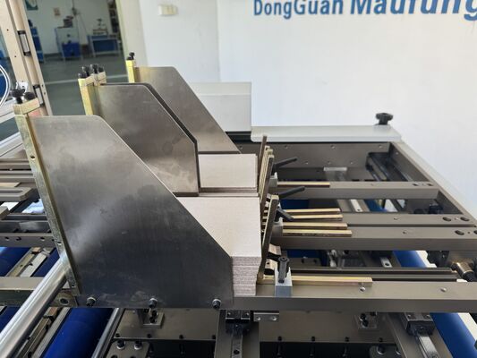 Máquina Inteligente para Libros de Tapa Dura con Fabricación de Estuches Plegables en Cuatro Lados