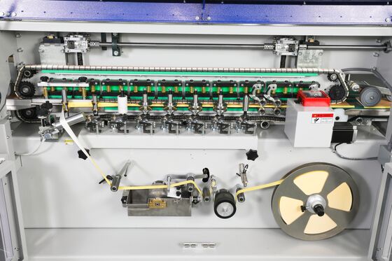 Máquina de embalaje de papel trasero